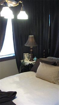 Plum Grove Inn Iowa City Extérieur photo