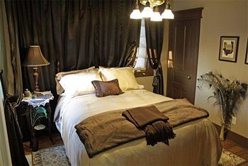 Plum Grove Inn Iowa City Extérieur photo